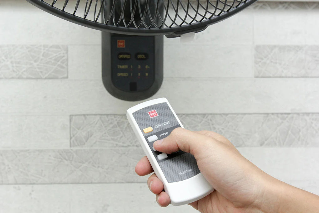 مروحة حائط KDK مقاس 16 بوصة مع جهاز تحكم عن بُعد - أسود