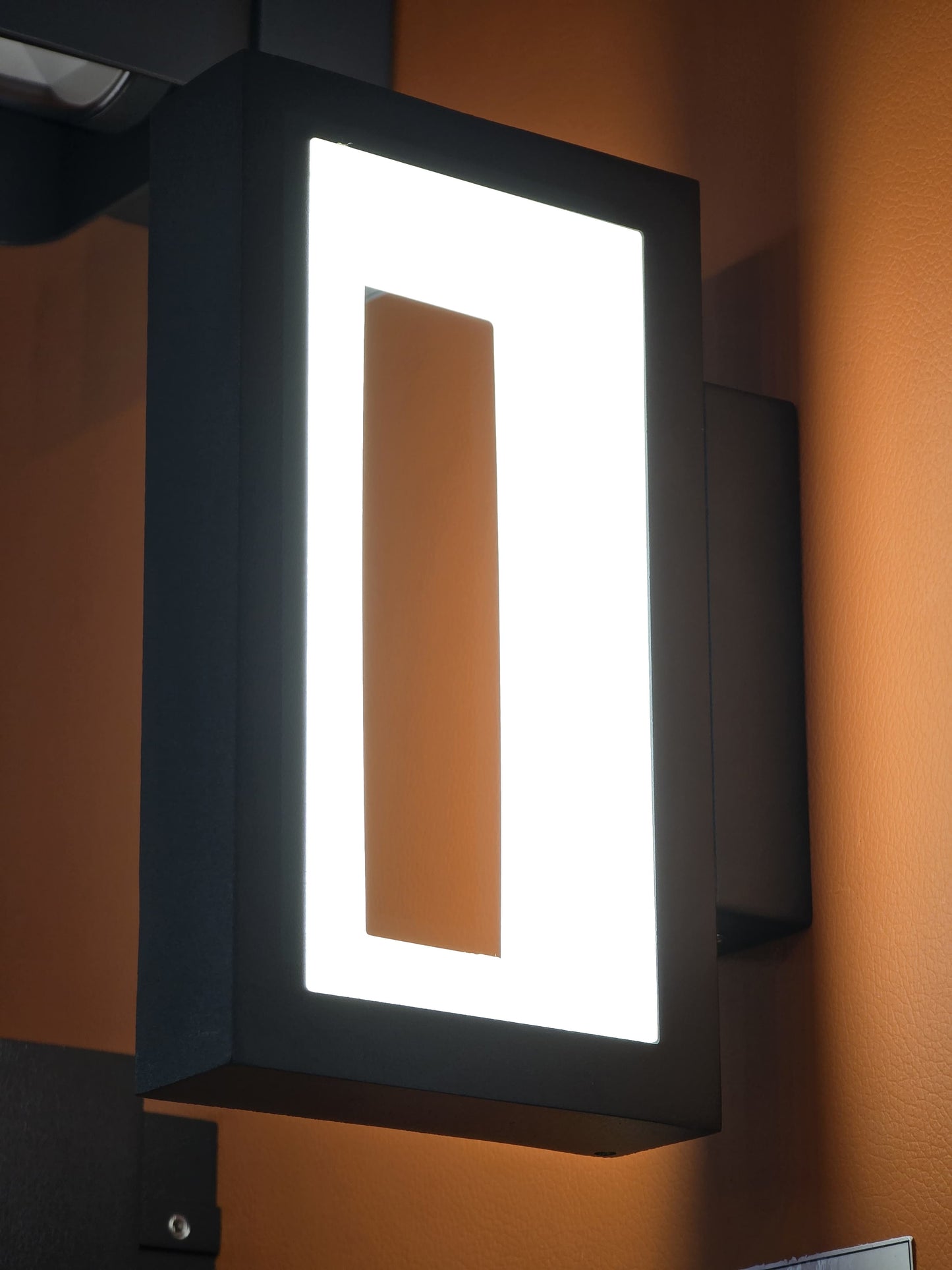 LX/112833 | LUMAX WALL LIGHT IP44 LED 11.5W - 4K MATT BLACK