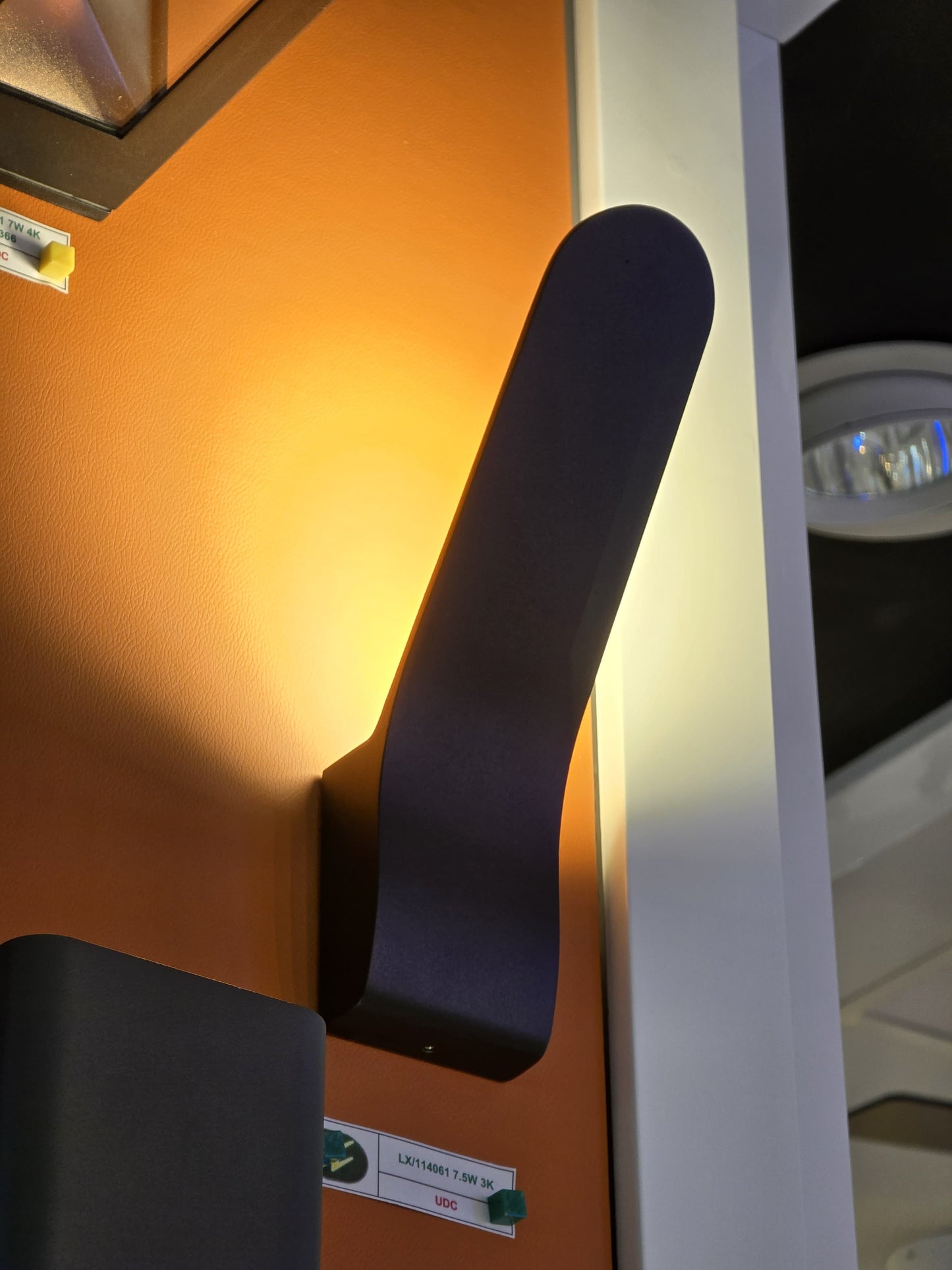 LX/114061 | LUMAX WALL LIGHT IP65 LED 7.5W - 3K & 4K MATT BLACK