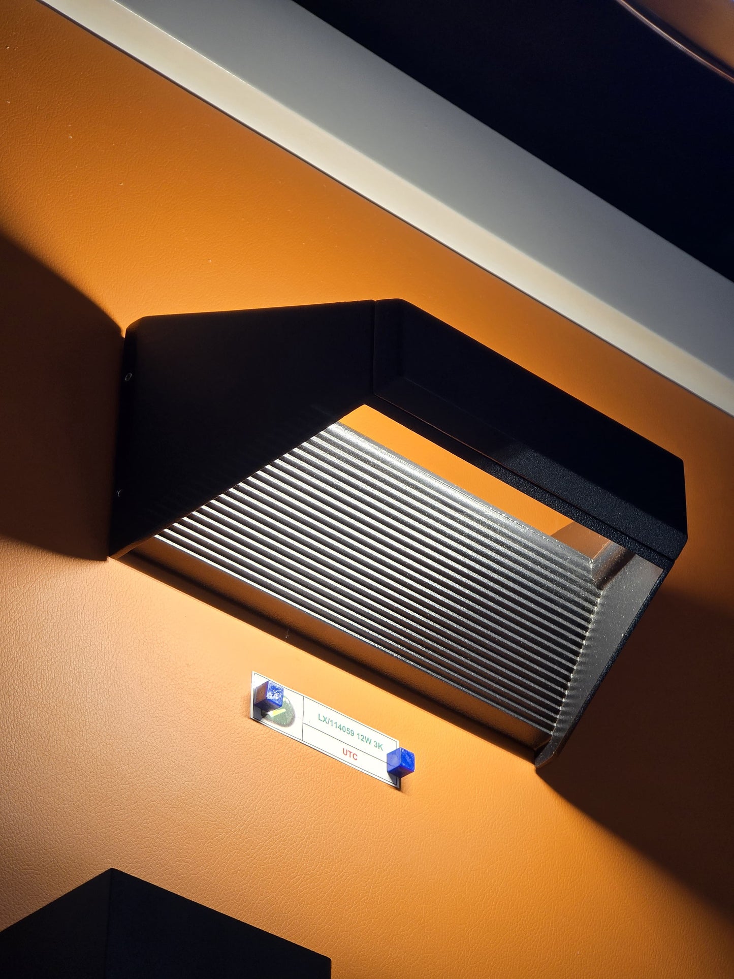 LX/114059 | LUMAX UP & DOWN LIGHT IP65 LED 12W - 3K MATT BLACK