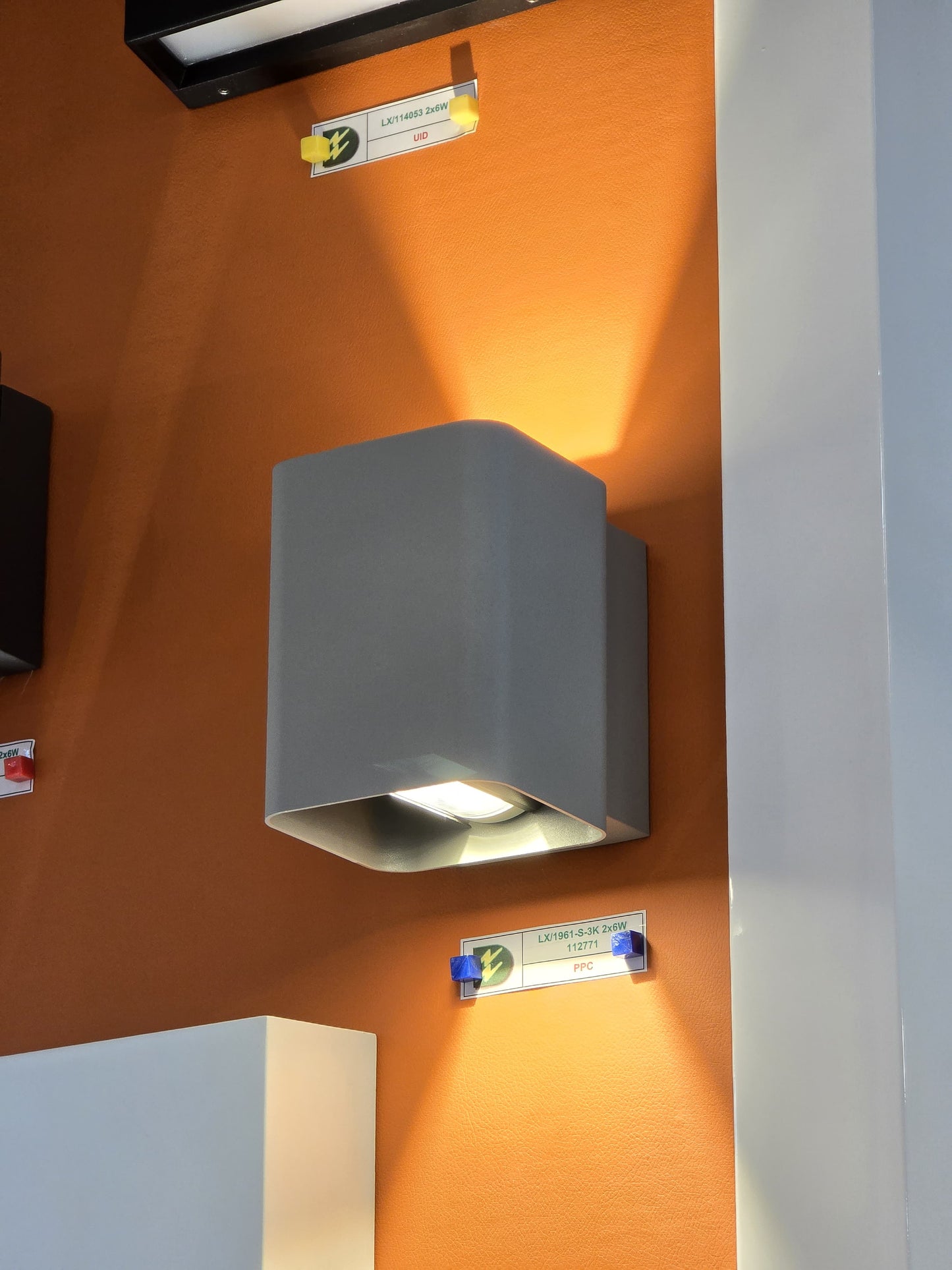 LX/112771 | LUMAX UP & DOWN LIGHT LED 2*6W | 3K/4K SILVER