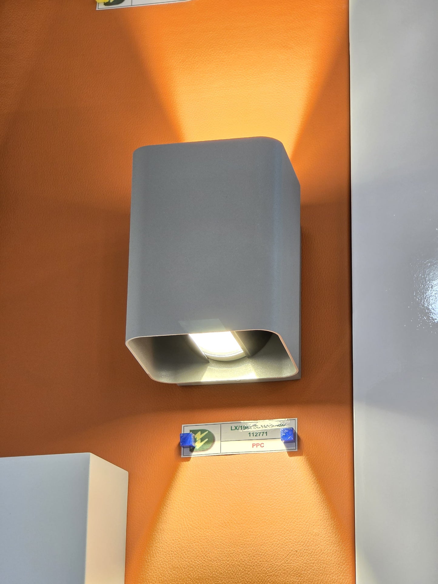 LX/112771 | LUMAX UP & DOWN LIGHT LED 2*6W | 3K/4K SILVER