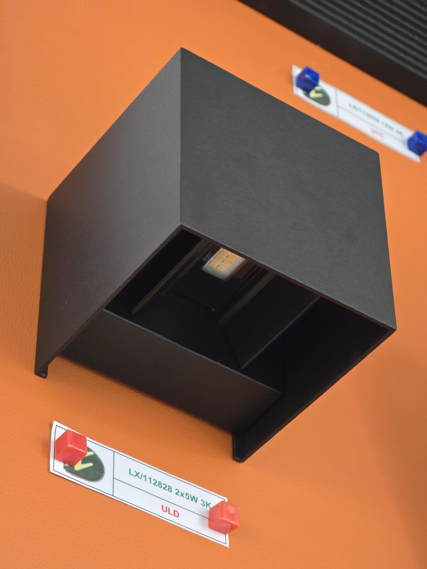 LX/112828 | مصباح لوماكس LED للأعلى والأسفل IP65، 2*5 واط - أسود مطفي 3K