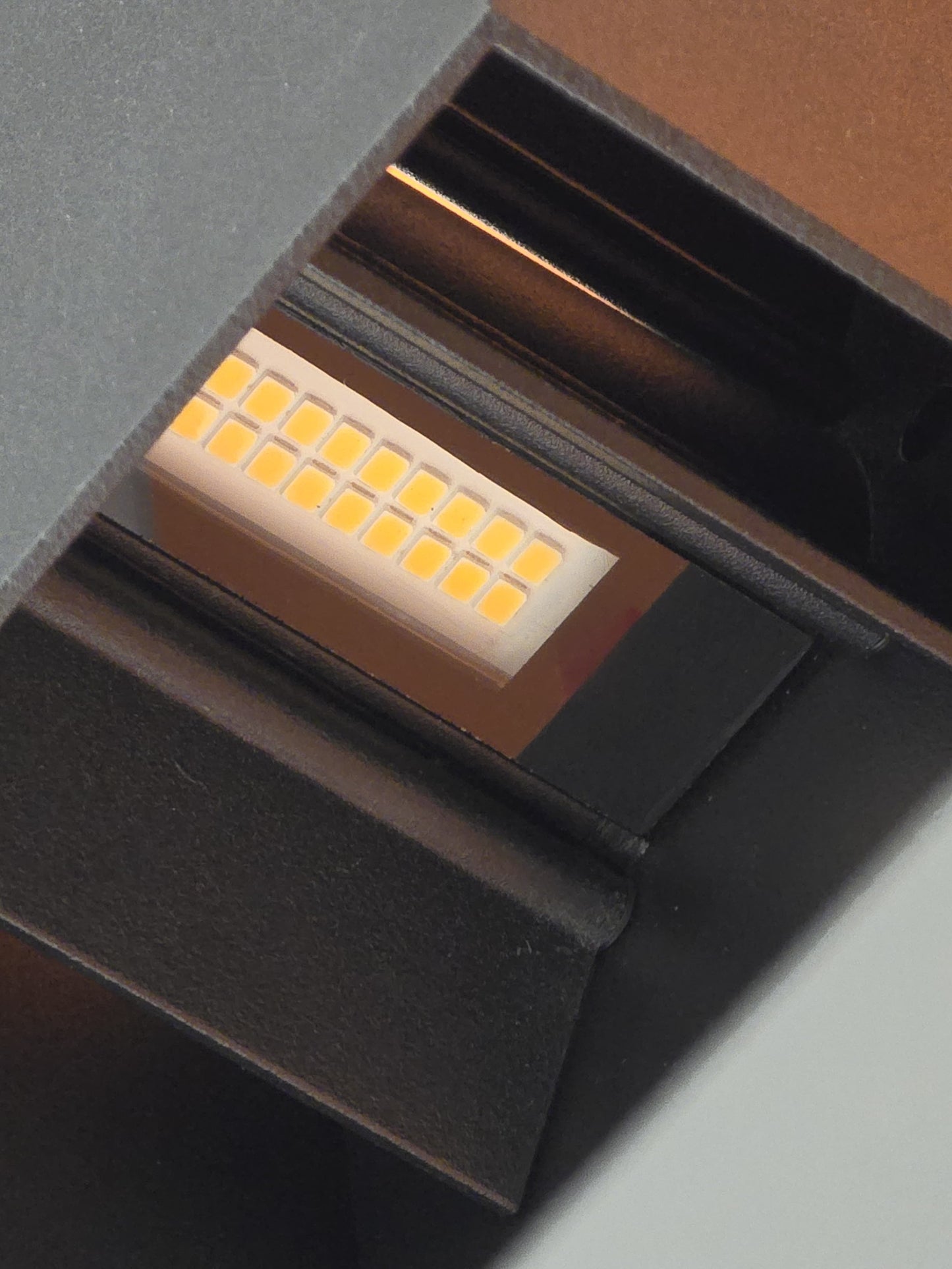 LX/112828 | مصباح لوماكس LED للأعلى والأسفل IP65، 2*5 واط - أسود مطفي 3K