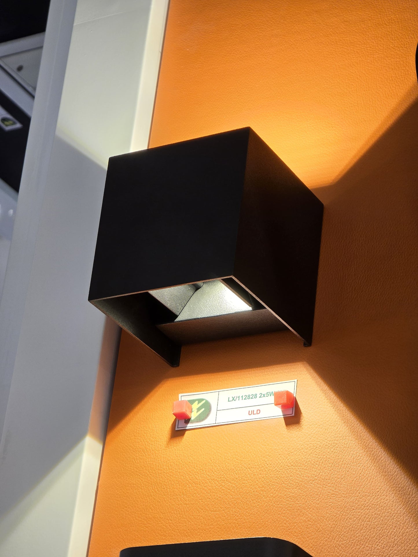 LX/112828 | مصباح لوماكس LED للأعلى والأسفل IP65، 2*5 واط - أسود مطفي 3K