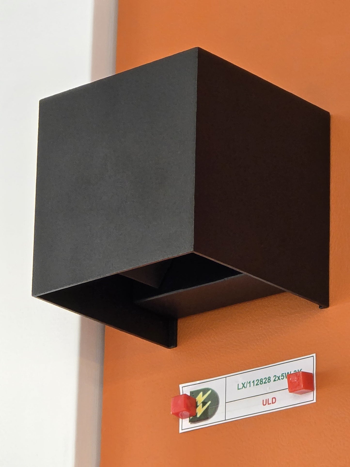 LX/112828 | مصباح لوماكس LED للأعلى والأسفل IP65، 2*5 واط - أسود مطفي 3K