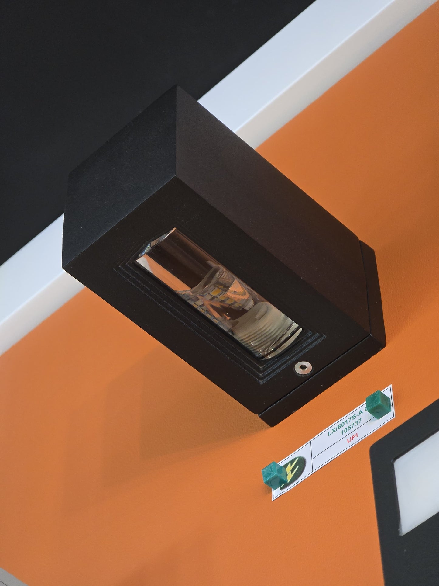 LX/105737 | LUMAX UP & DOWN LIGHT 1*G9 2WAY - MATT BLACK