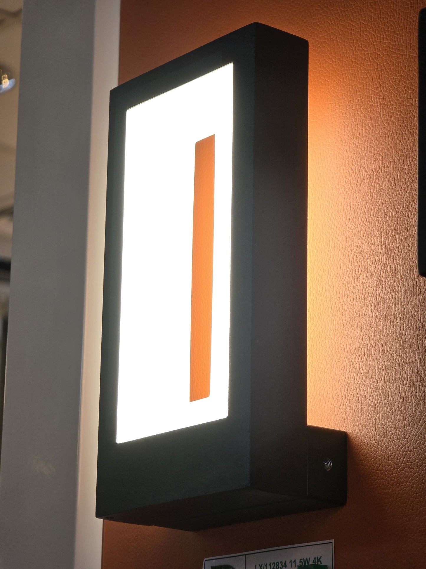 LX/112834 | LUMAX WALL LIGHT IP44 LED 11.5W - 4K MATT BLACK