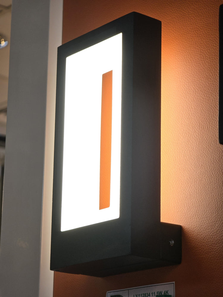 LX/112834 | LUMAX WALL LIGHT IP44 LED 11.5W - 4K MATT BLACK