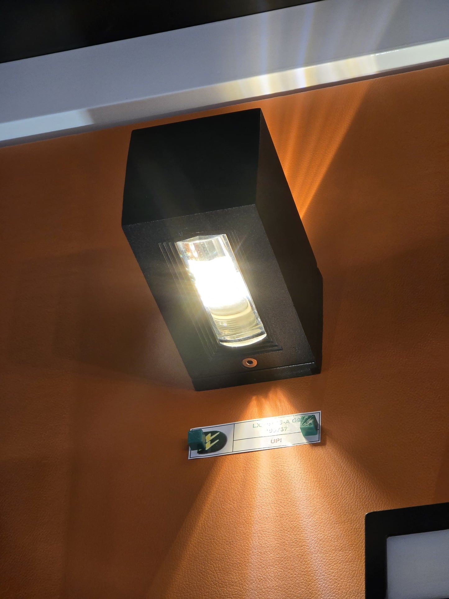 LX/105737 | LUMAX UP & DOWN LIGHT 1*G9 2WAY - MATT BLACK