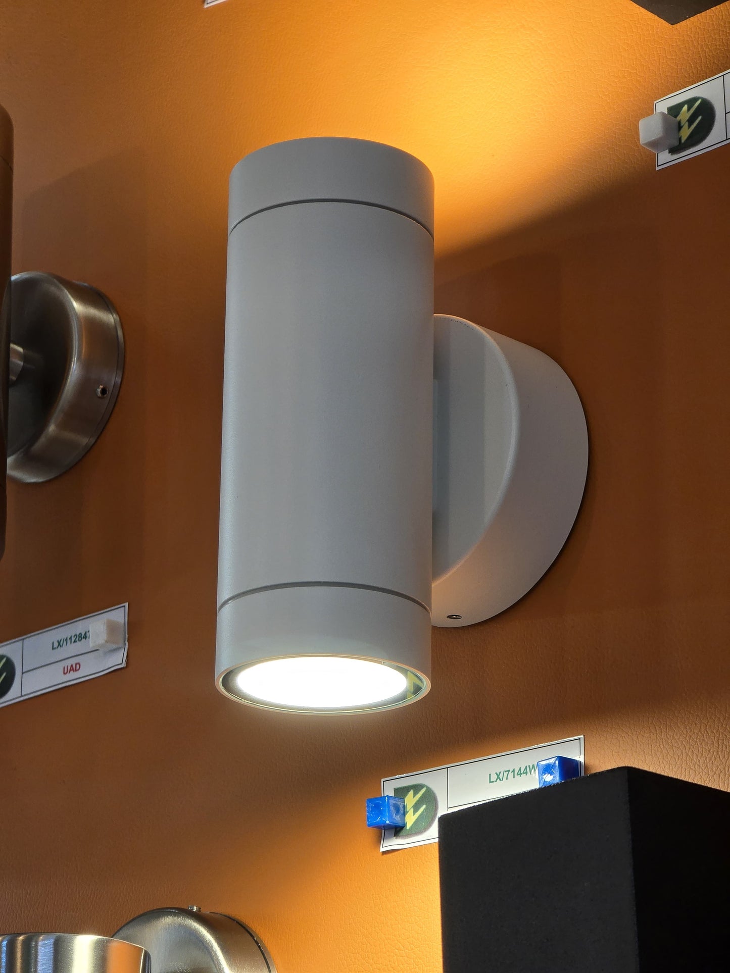 LX/113799 | LUMAX WALL WASHER GU10 2*11W - WHITE