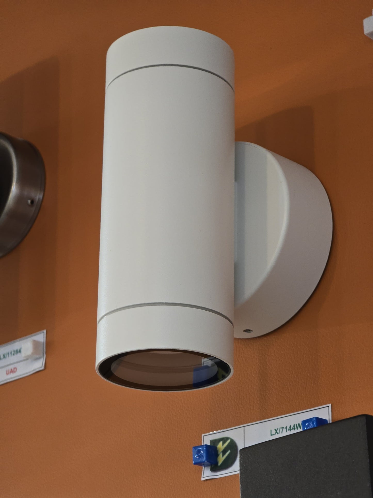 LX/113799 | LUMAX WALL WASHER GU10 2*11W - WHITE