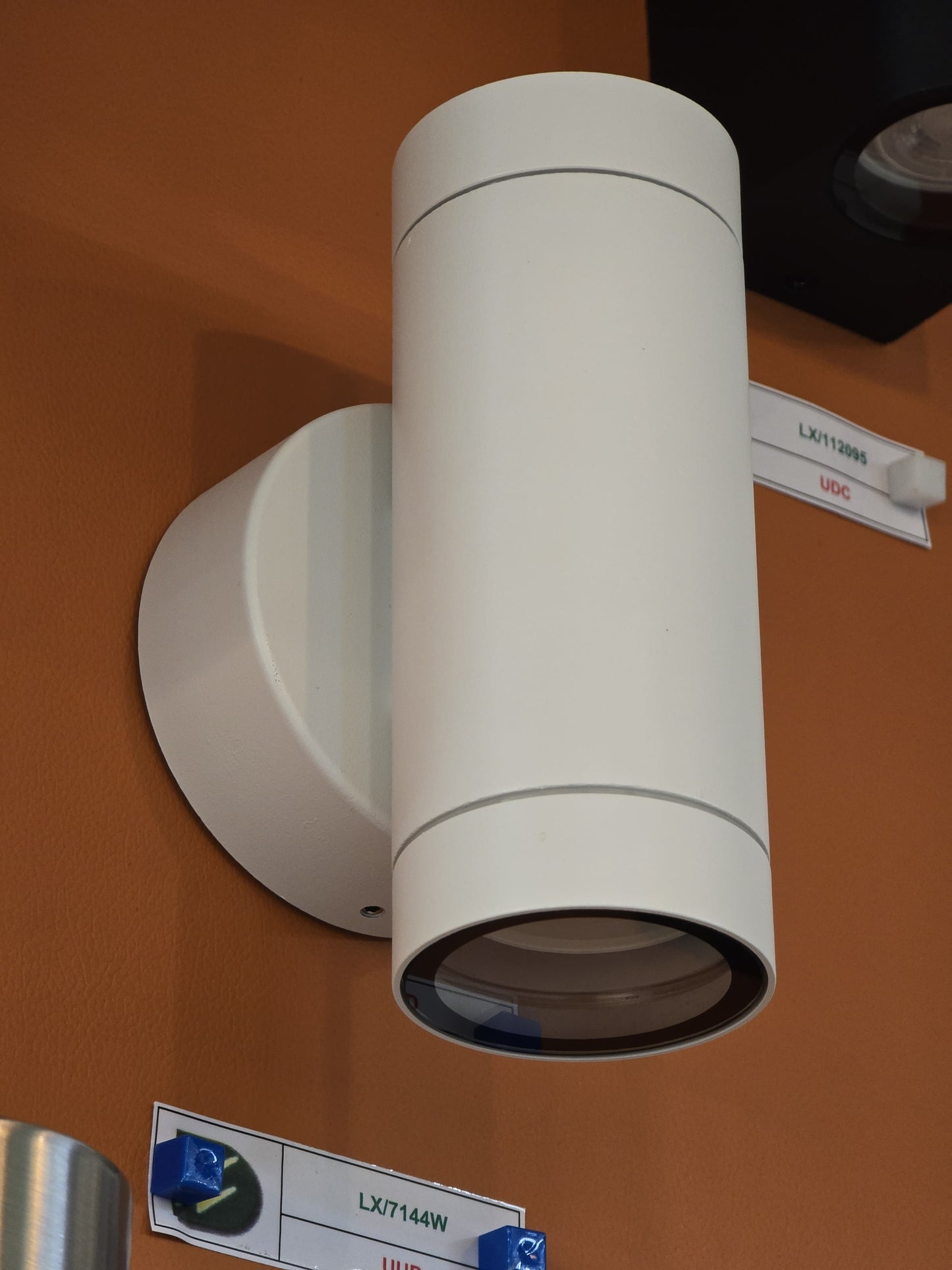 LX/113799 | LUMAX WALL WASHER GU10 2*11W - WHITE