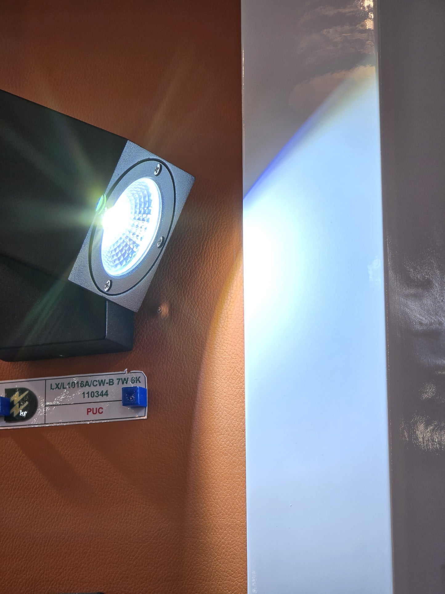 LX/110344 | LUMAX WALL LIGHT 1*7W LED - 6K MATT BLACK