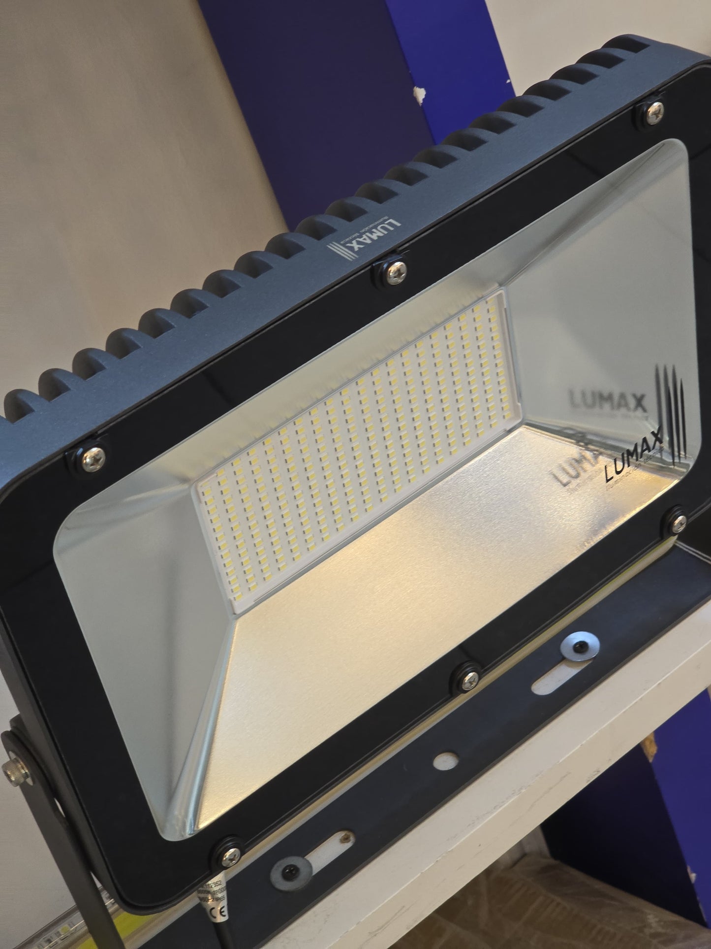 LX/113862 | LUMAX FLOOD LIGHT SMD LED 200W - SAND GREY