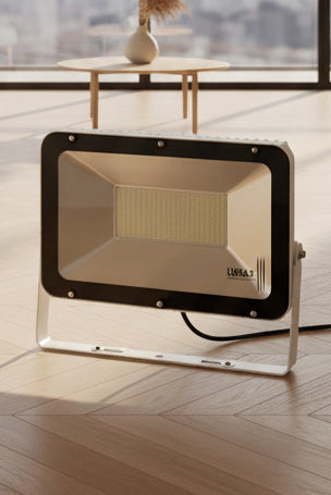 A white LUMAX brand flood light with LED bulbs, model SMD LED 200W, displayed against a plain background.