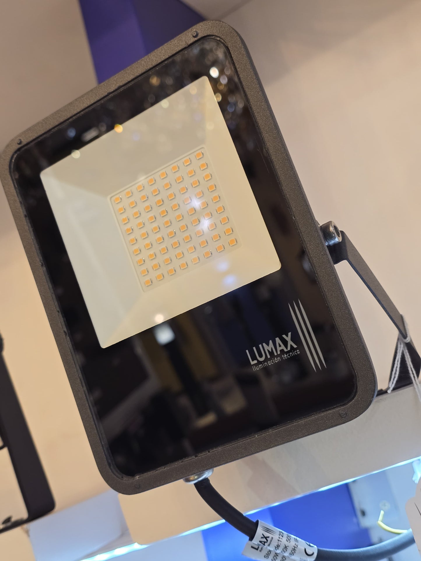 LX/112347 | LUMAX FLOOD LIGHT SMD LED 50W - SAND GREY