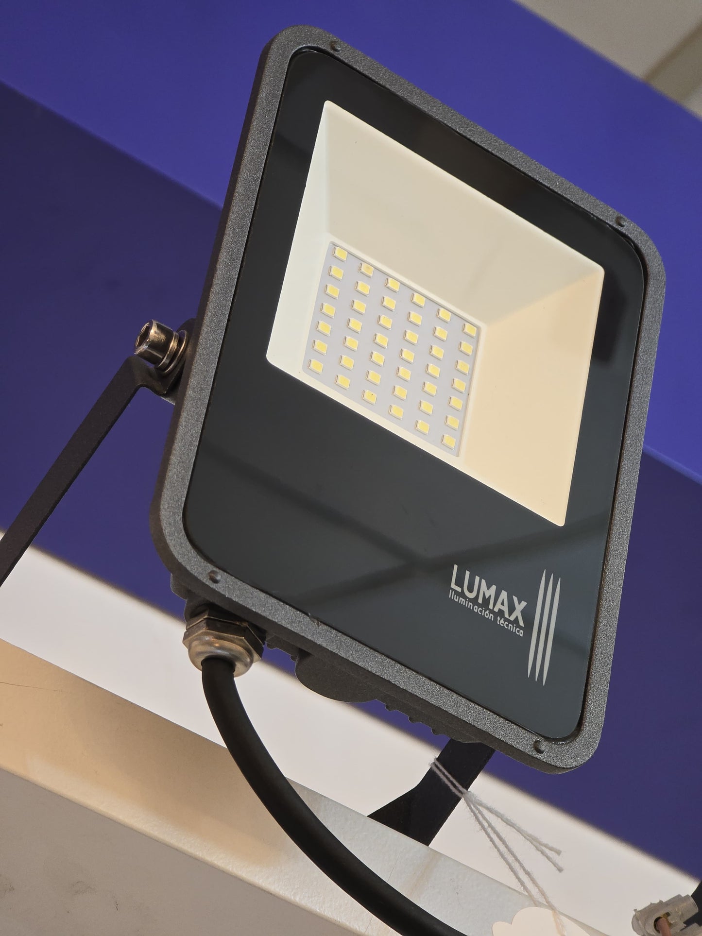 LX/112345 | LUMAX FLOOD LIGHT SMD LED 30W - SAND GREY