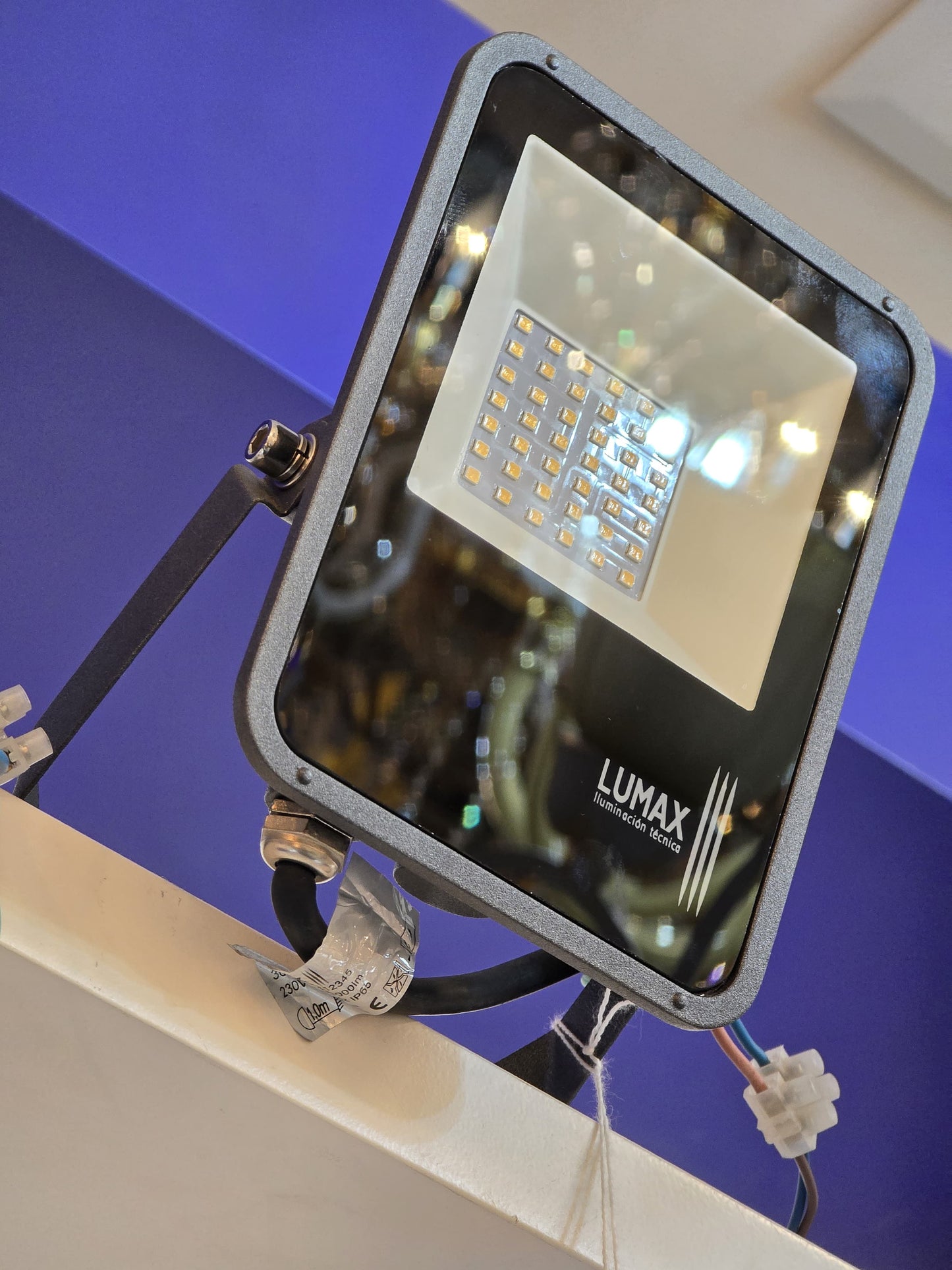 LX/112345 | LUMAX FLOOD LIGHT SMD LED 30W - SAND GREY