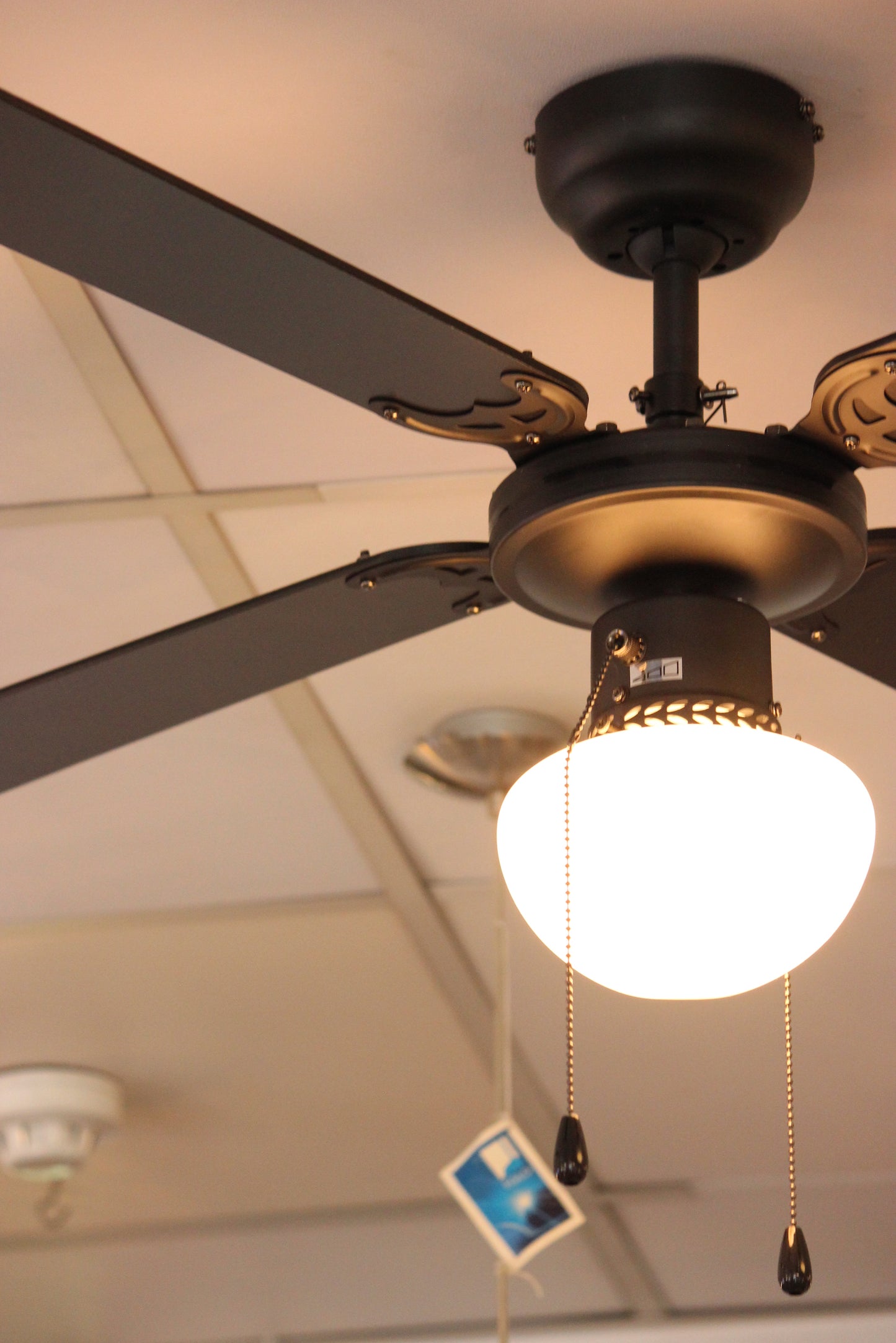 EG/35122 | EGLO FORTALEZA CEILING FAN WITH LIGHT
